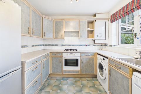 3 bedroom end of terrace house to rent, Gladstone Gardens, Hounslow