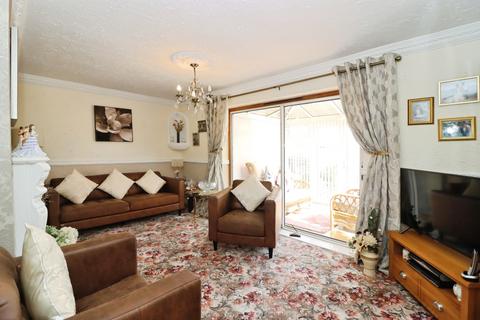 3 bedroom semi-detached house for sale, Rogers Avenue, Worksop, S80