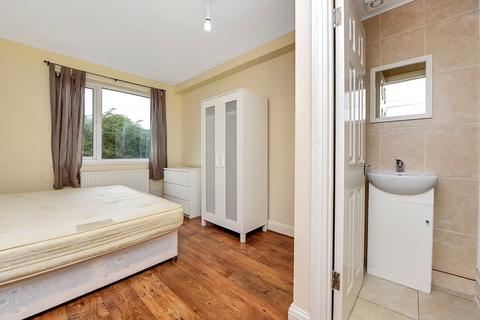 4 bedroom terraced house to rent, Lorrimore Road, Kennington,London SE17