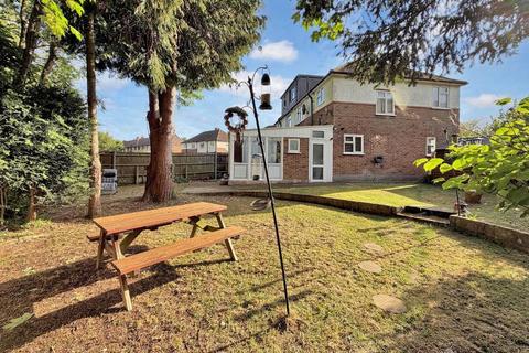 Harewood Gardens, South Croydon, CR2 9BU