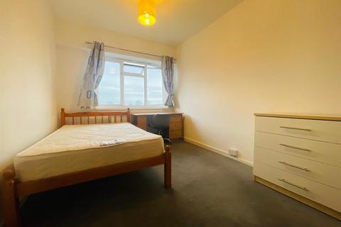 1 bedroom in a house share to rent, Noel House, Dorman Way, London