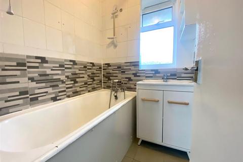 1 bedroom in a house share to rent, Noel House, Dorman Way, London