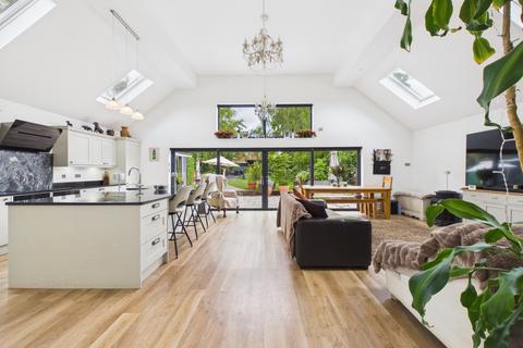 3 bedroom detached bungalow for sale, Newport Pagnell Road, Hardingstone, NN4 6ER