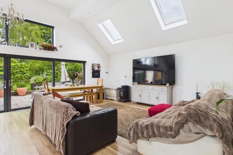 3 bedroom detached bungalow for sale, Newport Pagnell Road, Hardingstone, NN4 6ER