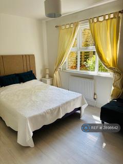 1 bedroom flat to rent, Clockhouse Place, London, SW15