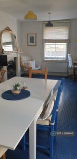 1 bedroom in a flat share to rent, Station Rise, London, SE27