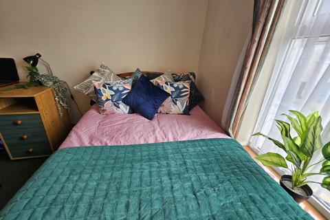 1 bedroom in a house share to rent, Cambridge Street - UBL