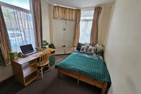 1 bedroom in a house share to rent, Cambridge Street - DM