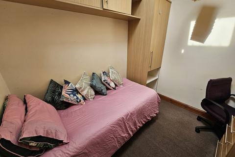 1 bedroom in a house share to rent, Cambridge Street - UBM
