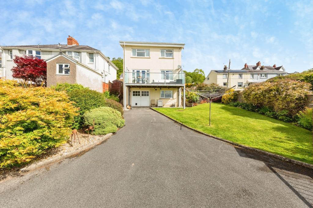 Springfield Road, Carmarthen, SA31 3 bed detached house for sale - £325,000