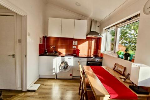Studio to rent, Tresham Crescent, London