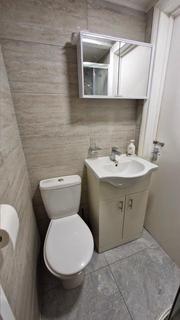 Studio to rent, Tresham Crescent, London