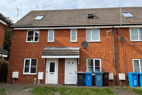 Terraced house - Wormley Court, Riccall Close, Hull