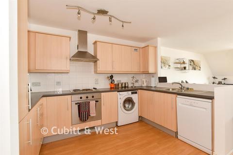 2 bedroom flat for sale, Turnpike House, Horsham RH13