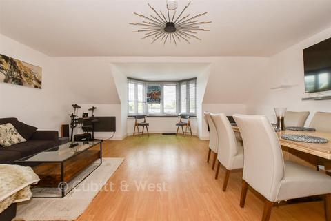 2 bedroom flat for sale, Turnpike House, Horsham RH13