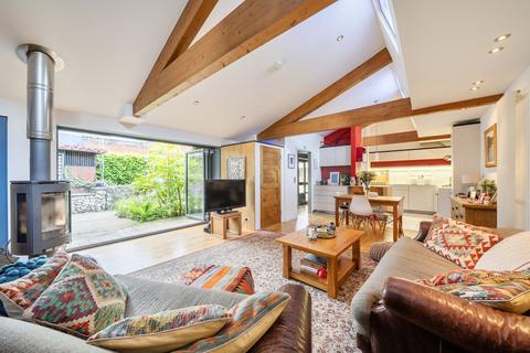 2 bedroom bungalow for sale, North Drive, Littleton, Winchester