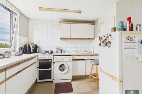 2 bedroom flat for sale, Milton Mount, Crawley RH10