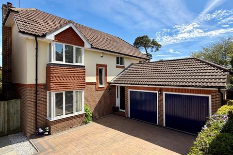 4 bedroom detached house for sale, Mill Rise, Robertsbridge, East Sussex, TN32