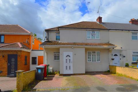 4 bedroom end of terrace house for sale, Hatton Avenue, Slough, Slough