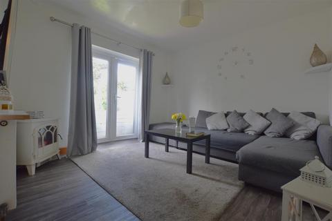 4 bedroom end of terrace house for sale, Hatton Avenue, Slough, Slough
