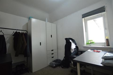 4 bedroom end of terrace house for sale, Hatton Avenue, Slough, Slough