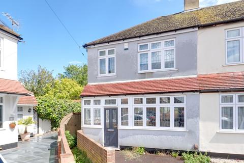 Syracuse Avenue, Rainham RM13