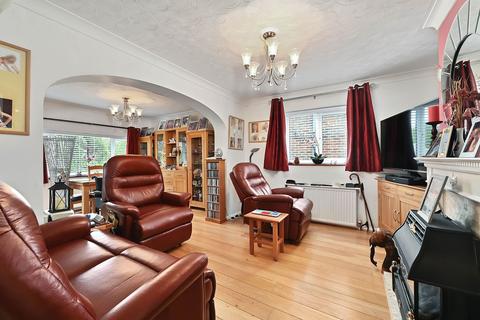 2 bedroom detached bungalow for sale, Lees Road, Ashford TN25