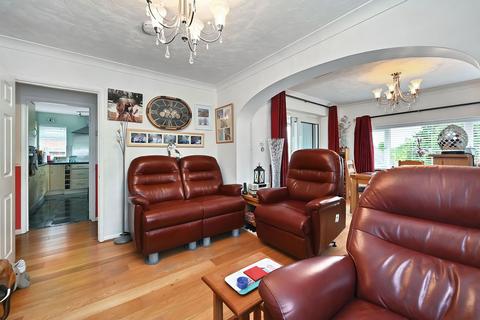 2 bedroom detached bungalow for sale, Lees Road, Ashford TN25
