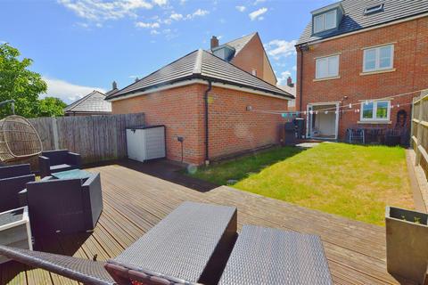 4 bedroom semi-detached house for sale, Boundary Drive, Wexham, Slough