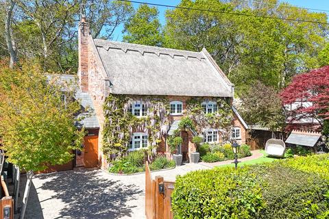 5 bedroom cottage for sale, Woodside Lane, Ashley, New Milton, BH25