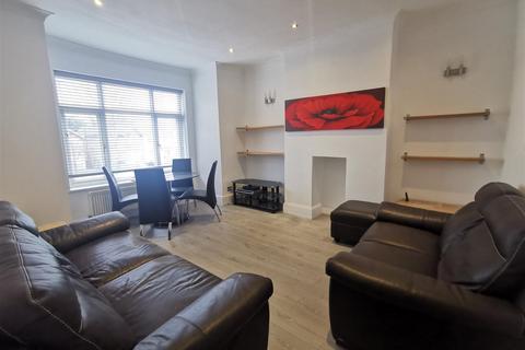 2 bedroom flat to rent, Whitchurch Lane, Edgware