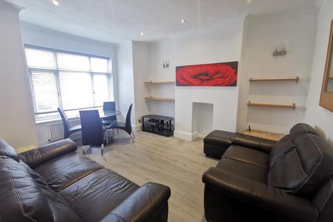 2 bedroom flat to rent, Whitchurch Lane, Edgware