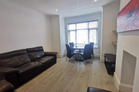2 bedroom flat to rent, Whitchurch Lane, Edgware