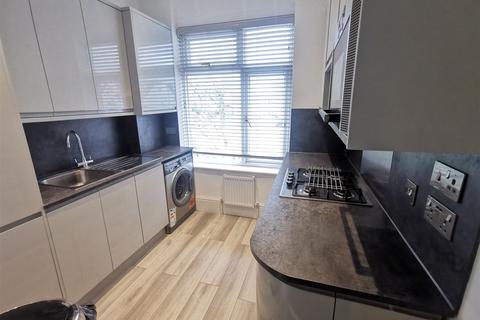 2 bedroom flat to rent, Whitchurch Lane, Edgware