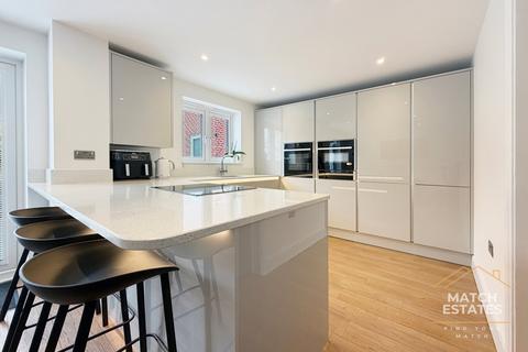 4 bedroom detached house for sale, Field View Road, Dover CT16