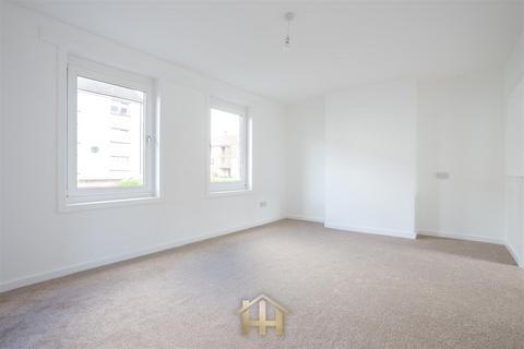 3 bedroom terraced house for sale, Ballindean Place, Dundee DD4