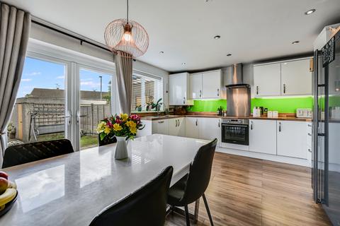4 bedroom terraced house for sale, Firecrest Road, Tile Kiln, Chelmsford