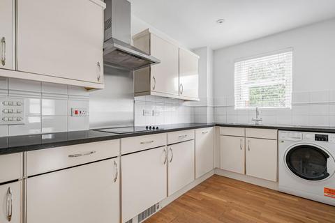 2 bedroom ground floor flat for sale, Taverners Lodge, Cockfosters, EN4