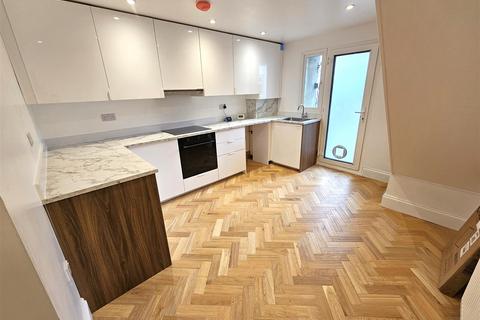4 bedroom terraced house for sale, Fore Street, Bere Alston, Yelverton
