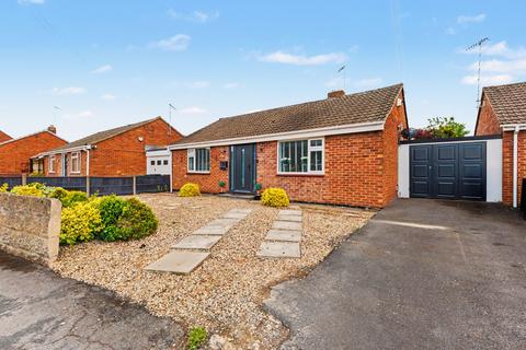 2 bedroom detached bungalow for sale, Owletts End, Evesham WR11