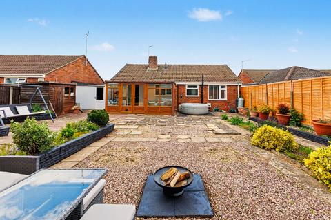 2 bedroom detached bungalow for sale, Owletts End, Evesham WR11