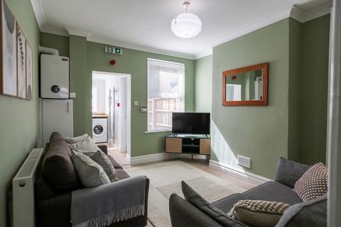 4 bedroom terraced house to rent, Lamcote Grove, Nottingham, NG2