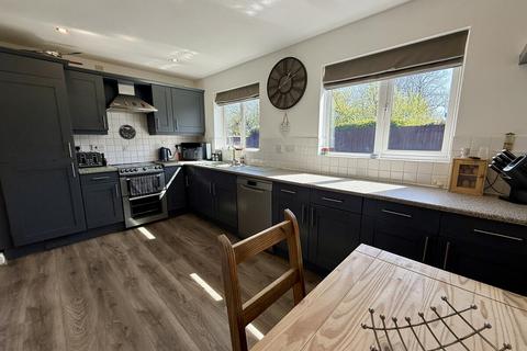 4 bedroom detached house for sale, Bro Caerwyn, Llangefni, Anglesey, LL77