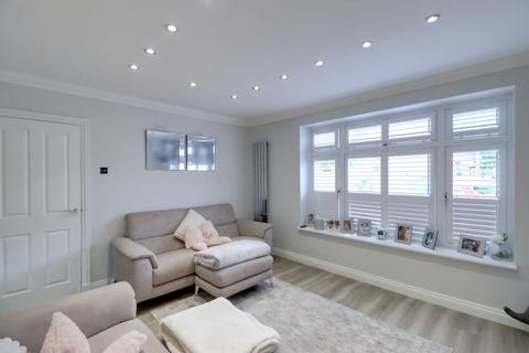 3 bedroom semi-detached house for sale, Easington Way, South Ockendon RM15