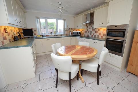 2 bedroom detached bungalow for sale, Clinton Way, Woodhall Spa