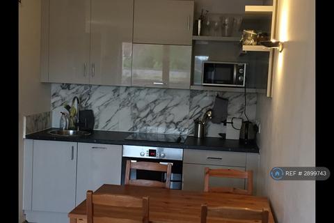 2 bedroom flat to rent, Deals Gateway, London, SE13