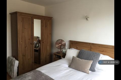 2 bedroom flat to rent, Deals Gateway, London, SE13