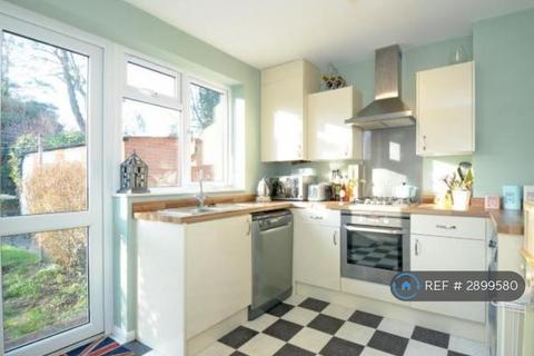 2 bedroom maisonette to rent, Lloyd Court, Pinner, HA5