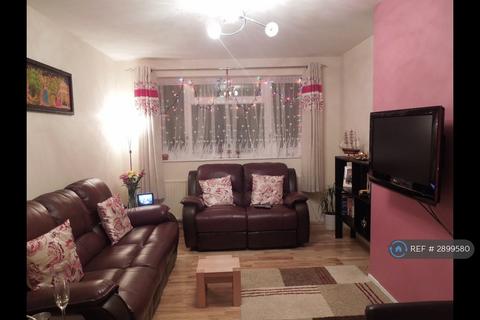 2 bedroom maisonette to rent, Lloyd Court, Pinner, HA5