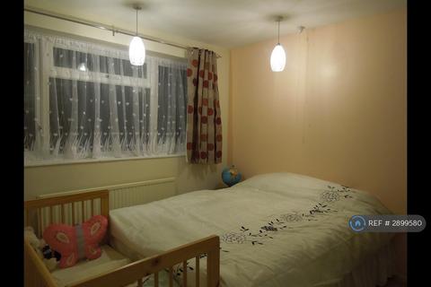 2 bedroom maisonette to rent, Lloyd Court, Pinner, HA5